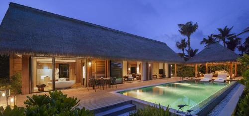 Grand Beach Villa with Two Queen Beds and Pool