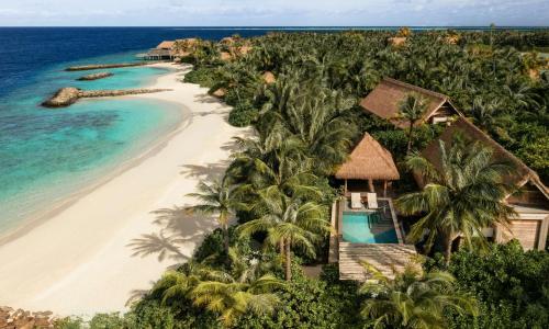 Grand Beach Villa with Two Queen Beds and Pool