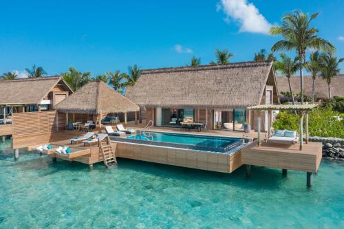 Reef Villa with Two Queen Beds and Pool