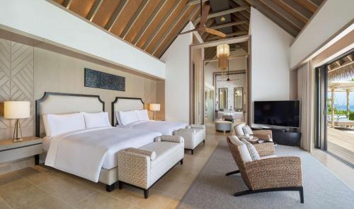 Reef Villa with Two Queen Beds and Pool