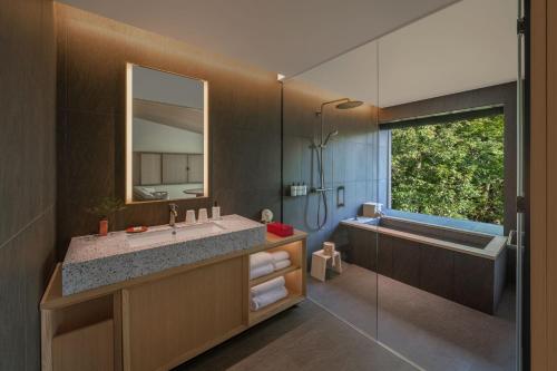 One-Bedroom Twin Onsen Suite with Sofa Bed and Garden View