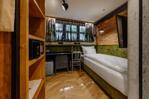 Single Room - Basement