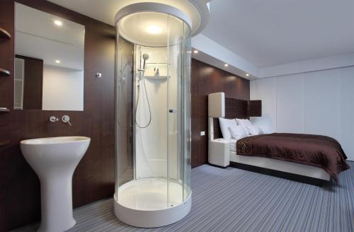 Double or Twin Room with Parking