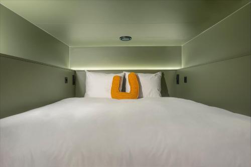 The Double Pod (shared bathroom)