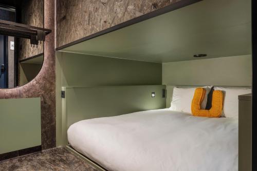 The Double Pod (shared bathroom)