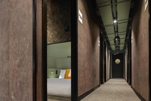 The Double Pod (shared bathroom)
