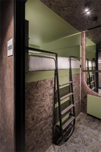 The Double Pod (shared bathroom)
