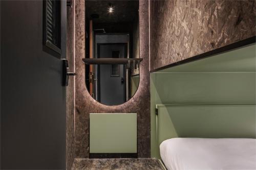 The Double Pod (shared bathroom)