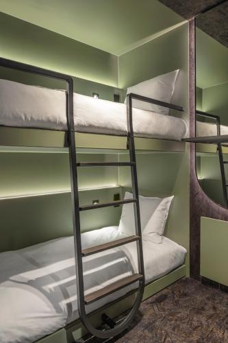 The Twin Pod (shared bathroom)