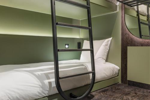 The Twin Pod (shared bathroom)