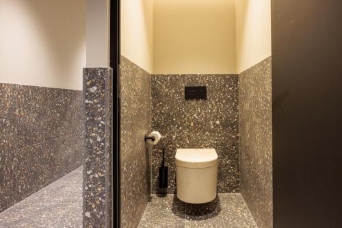 The Twin Pod (shared bathroom)