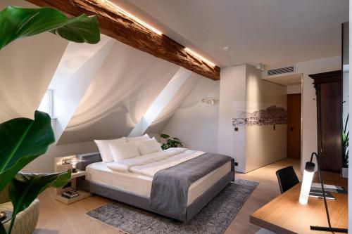 Deluxe Double Room with Bath