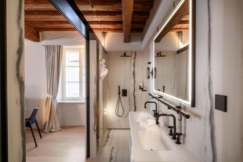 Deluxe Double Room with Bath