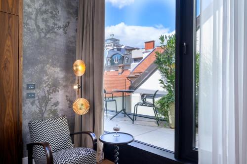 Superior King Room with Castle View