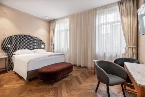 Superior Comfort Queen Room