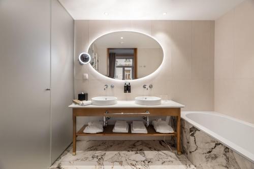 Grand Corner Suite