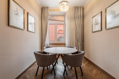 Grand Corner Suite