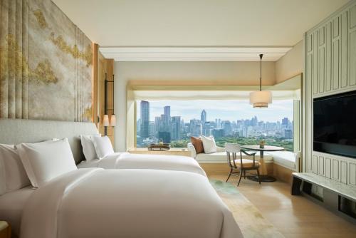 Deluxe Corner Room with Twin Beds