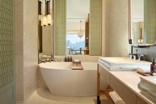 Deluxe Corner Room with Twin Beds
