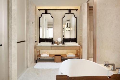 Premier King Room