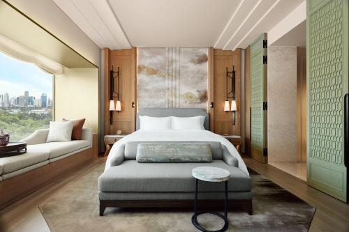 Club King Room