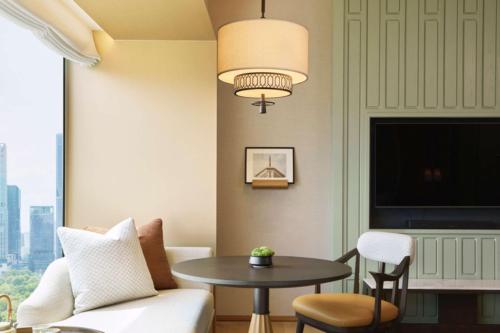Club Corner Room with King Bed
