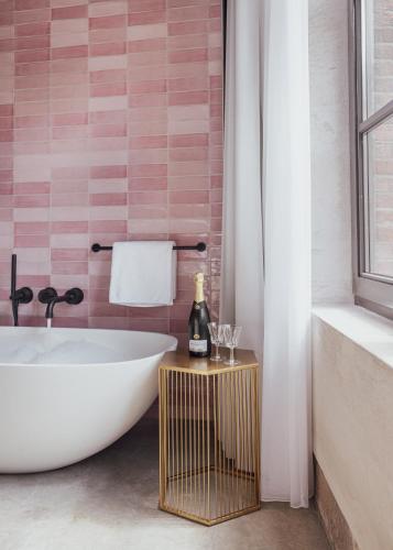 Deluxe Double Room with Bath