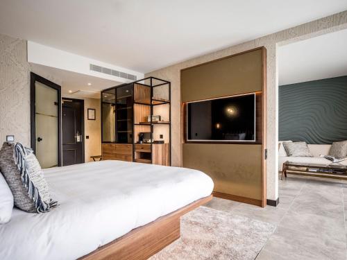 Dutch King Junior Suite with Balcony