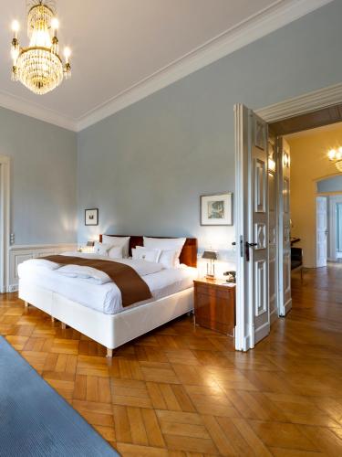 Junior Suite with Garden View