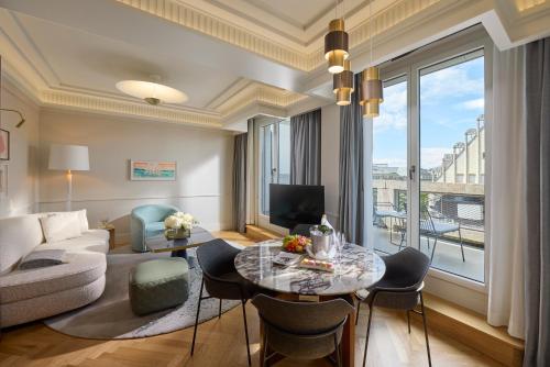 Mandarin Rooftop Suite
