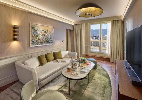 Grand Corner Suite