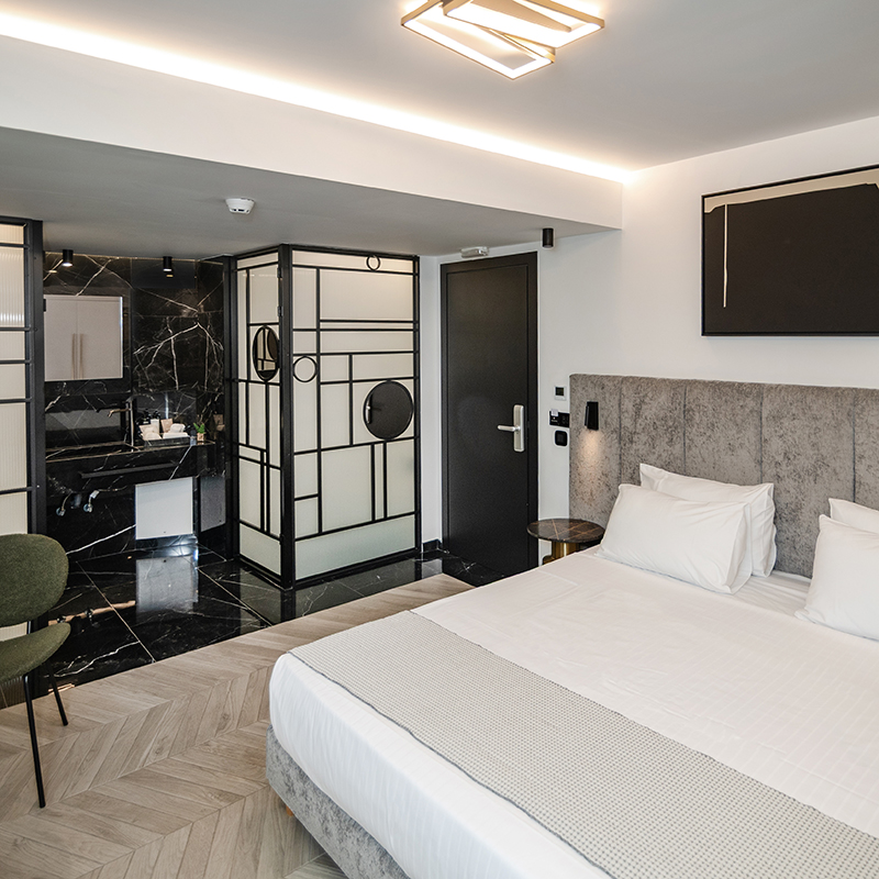 Maison Suite with Balcony & Hot Tub