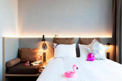Moxy Twin Room