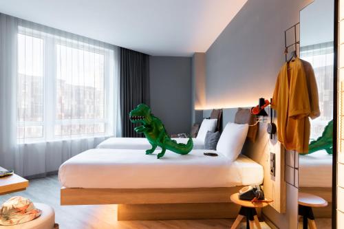 Moxy Twin Room