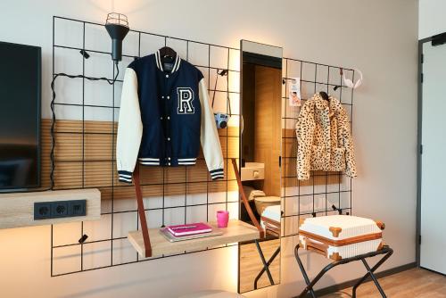 Moxy Queen Room