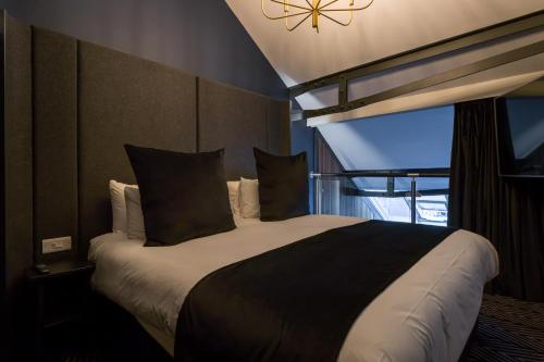 Superior Duplex King Suite with Kitchenette, Sitting Area and In-Room Bath Tub - Non-Smoking