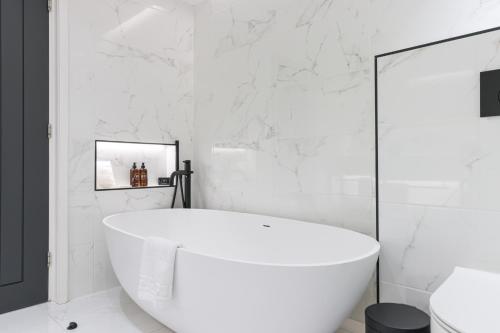 Superior Duplex King Suite with Kitchenette, Sitting Area and In-Room Bath Tub - Non-Smoking