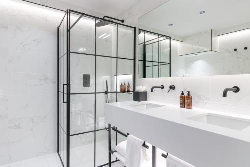 Superior Duplex King Suite with Kitchenette, Sitting Area and In-Room Bath Tub - Non-Smoking