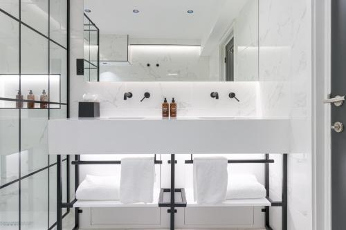 Superior Duplex King Suite with Kitchenette, Sitting Area and In-Room Bath Tub - Non-Smoking