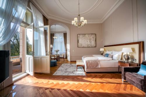 Deluxe Apartment