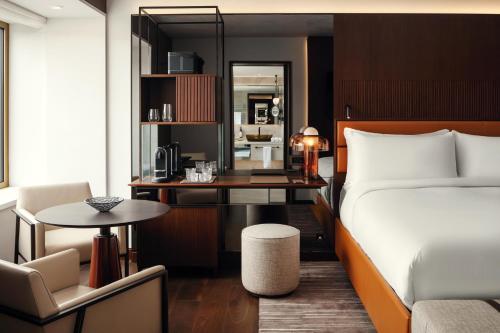 Fairmont King Room with River View