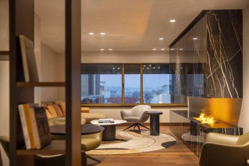 Fairmont Gold One-Bedroom Suite with Sofa Bed and Exclusive Lounge Access