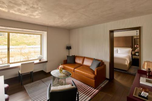 Fairmont Gold One-Bedroom Suite with Sofa Bed and Exclusive Lounge Access