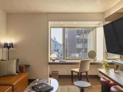 One-Bedroom Suite with Sofa Bed