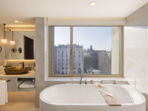 One-Bedroom Suite with Sofa Bed