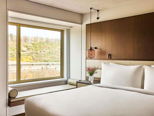 One-Bedroom Suite with Sofa Bed and River View