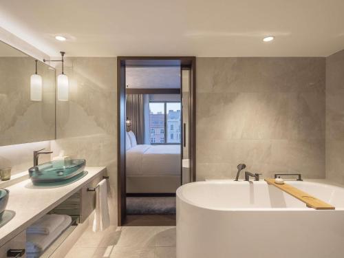 One-Bedroom Suite with Sofa Bed and River View
