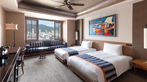 Club Twin Room - City View on Higher Floor with Complimentary Mini-bar
