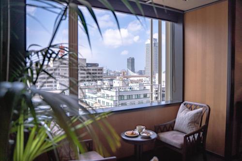 Club Twin Room - City View on Higher Floor with Complimentary Mini-bar