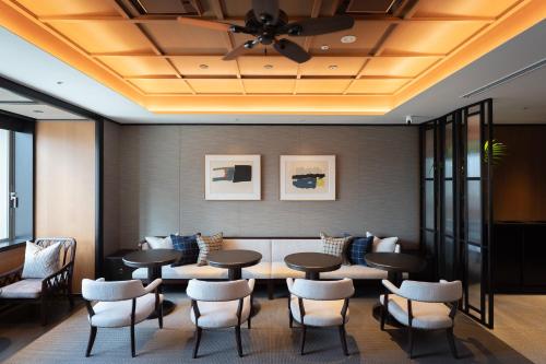 Club Twin Room - City View on Higher Floor with Complimentary Mini-bar